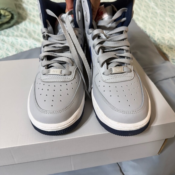 Nike Air Force 1 High-Top Sneakers in Gray and Navy - Picture 2 of 8